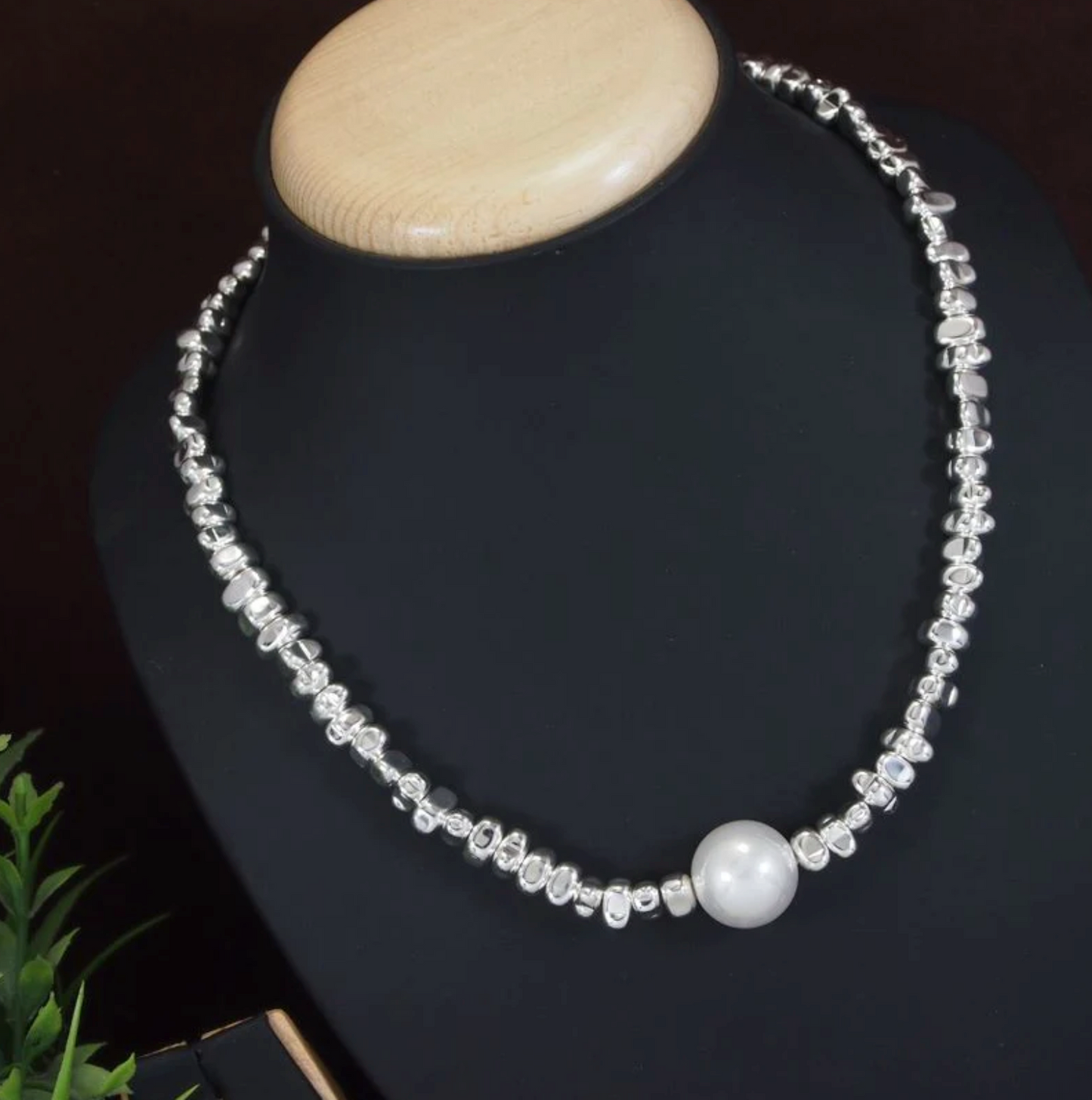 Classic Silver Metal Pearl Necklace